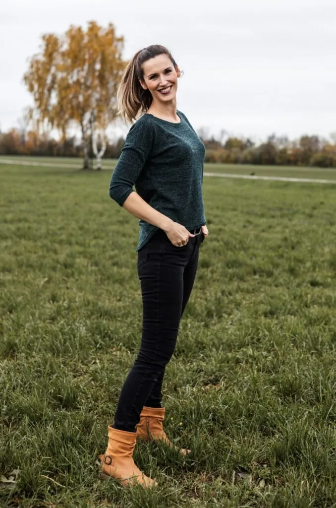 Barbara Layson auf einer Wiese im Allgäu